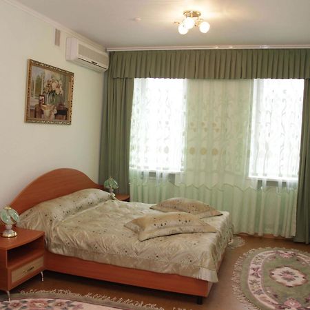 Kristina Hotel Zaporizhia Bagian luar foto