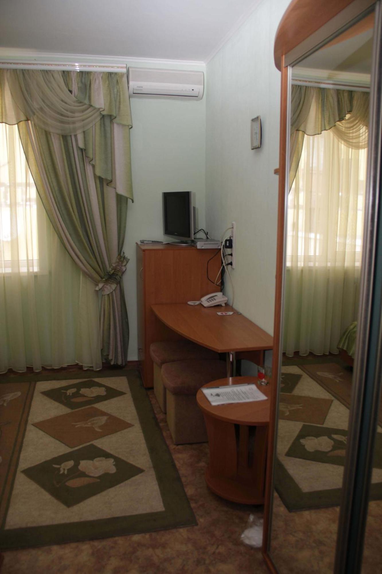 Kristina Hotel Zaporizhia Bagian luar foto